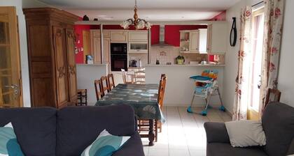 Charming Family Home with Garden near Historic Sainte-Mère-Église, Fully Equipped, Pet Friendly
