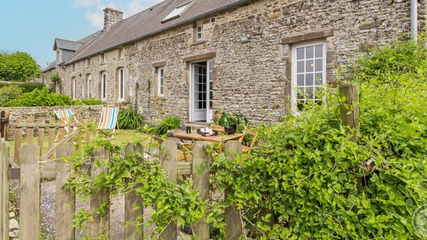 Unclassified image, 1 of 17, button - Cozy house with enclosed garden and terrace in Canville-la-Rocque (Canville-la-Rocque)