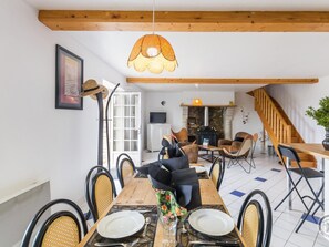 Dining - Cozy house with enclosed garden and terrace in Canville-la-Rocque (Canville-la-Rocque)