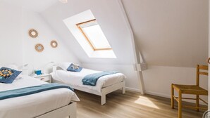 Unclassified image, 2 of 17, button - Cozy house with enclosed garden and terrace in Canville-la-Rocque (Canville-la-Rocque)