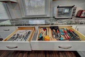 Fridge, microwave, oven, stovetop - 1890's Craftsman Home  5BR 4BA, Sleeps 16+   w 6 TVs. (Omaha)