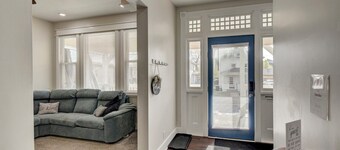 1890's Craftsman Home  5BR 4BA, Sleeps 16+   w 6 TVs.