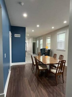 Dining - 1890's Craftsman Home 5BR 4BA, Sleeps 16+ w 6 TVs. (Omaha)