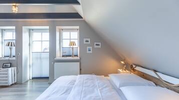 3 bedrooms, iron/ironing board, travel crib, free WiFi