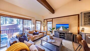 Télévision, cheminée, jeux vidéo, table de tennis de table