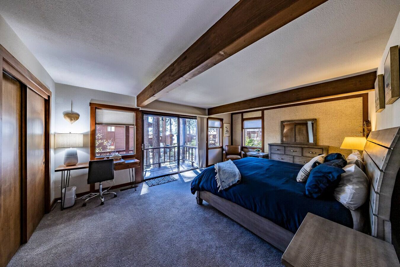 3 Schlafzimmer, Schreibtisch, Bügeleisen/Bügelbrett, WLAN