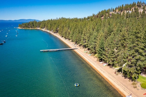 Modern Condo | Private Beach & Decks | Sleeps 8