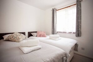 House (3 Bedrooms) | 3 bedrooms - Cozy 3-bedroom Home in Luton (Luton)