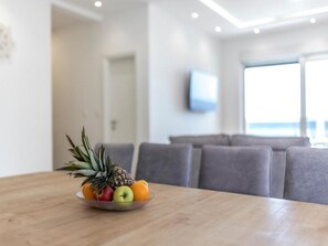 Villa (Four bedroom villa with swimming pool) | Dining room