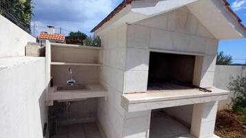 Villa (Four bedroom villa with swimming pool) | Cheminée