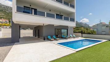 ๋น๋ผ (Four bedroom villa with swimming pool) | ์์์ฅ | ์ผ์ธ ์์์ฅ, ์์์ฅ ํ๋ผ์, ์ผ๊ด์ ์์