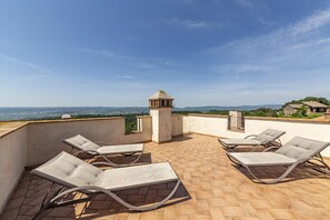 Apartment | 3 bedrooms, Internet - The Tower With Amazing View Shared Pool (Ficulle)