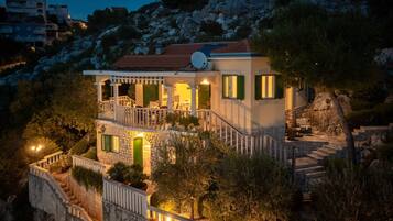 Villa | 3 bedrooms, Internet