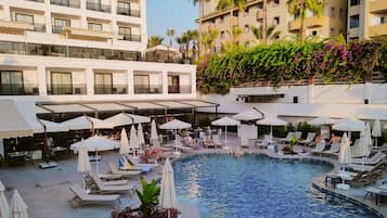 Seasonal outdoor pool