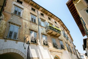 House | 3 bilik tidur, Internet