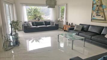 Villa | 3 bedrooms, Internet