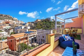 Outdoor dining - Shardana penthouse - Relax in Sardinia (Castelsardo)