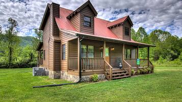 House, Multiple Beds (Brookside Retreat #3584) | Exterior