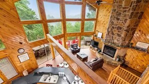 A cabin with a kitchen, dining area, and a fireplace. - Big Sky Lodge #438 (Sevierville)