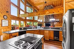House, Multiple Beds (Big Sky Lodge #438) | Private kitchen - Big Sky Lodge #438 (Sevierville)