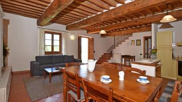 House | 7 bedrooms, Internet