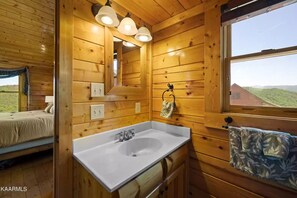 House, Multiple Beds (Heaven's View #2841) | Bathroom - Heaven's View #2841 (Sevierville)