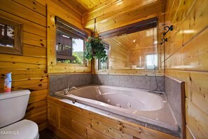 House, Multiple Beds (Heaven's View #2841) | Bathroom - Heaven's View #2841 (Sevierville)