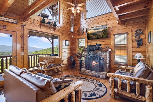 Living area - Heaven's View #2841 (Sevierville)