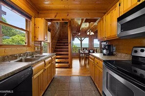House, Multiple Beds (Heaven's View #2841) | Private kitchen