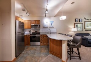 Leilighet, 1 soverom | Eget kjøkken | Kjøleskap, ovn, kaffetrakter/tekoker og brødrister