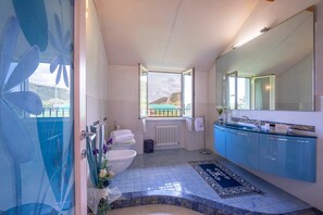 Villa | 4 bedrooms, Internet - Villa Clara few km From the sea (Pietrasanta)