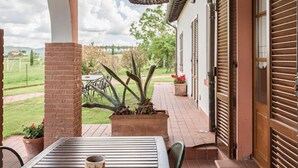 Apartment - Hawthorn apt With Shared Pool Family fun (Castiglione del Lago)