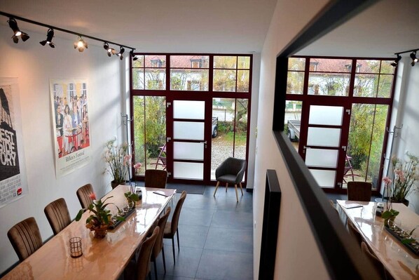 Dining - Industrial loft in a former barn (Guenviller)