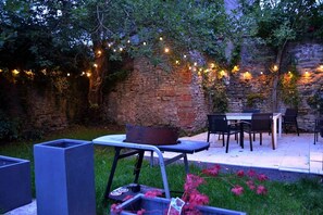 Outdoor dining - Industrial loft in a former barn (Guenviller)