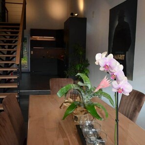 Dining - Industrial loft in a former barn (Guenviller)