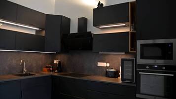 Kühlschrank, Mikrowelle, Ofen, Herdplatte