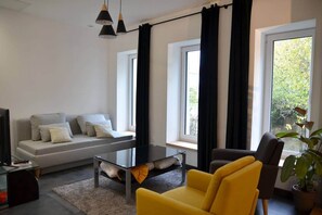 Unclassified image, 3 of 27, button