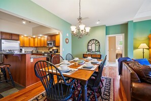 Kitchen and Dining Connection - The open layout keeps everyone together, allowing the cook to remain part of the conversation. - Mountain Comfort Meets Adventure B301 (Killington)