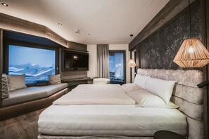 Ropa de cama de alta calidad, minibar y decoración personalizada 