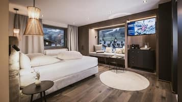 Design-Studiosuite | Hochwertige Bettwaren, Minibar, individuell dekoriert