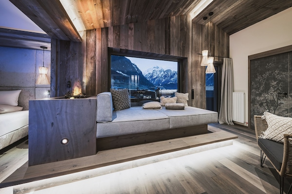 Suite Panoramique | Literie de qualité supérieure, minibar, décoration personnalisée