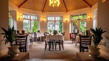 Free daily cooked-to-order breakfast