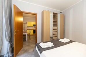 1 habitación, tabla de planchar con plancha, wifi y ropa de cama 