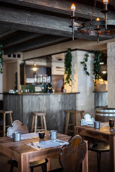 Peanut Medieval Lodge