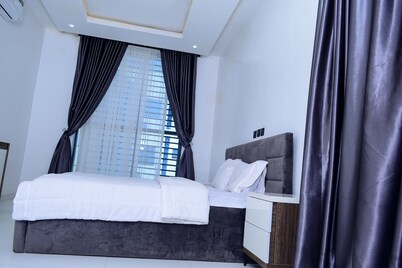 Cozy 5-Bedroom Terrace with garden view in Abuja