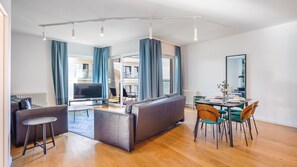 Apartment (13) | Living area | Flat-screen TV