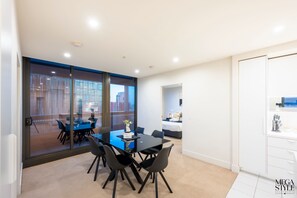 Executive Apartment | In-room dining - Mega Style Apartments Vision (Melbourne)