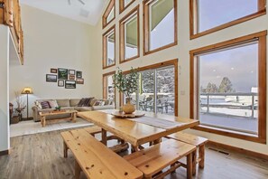 Interior - Lake House In Cascade w/ Hot Tub (Cascade)