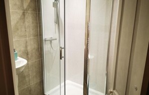 Deluxe Room | Bathroom