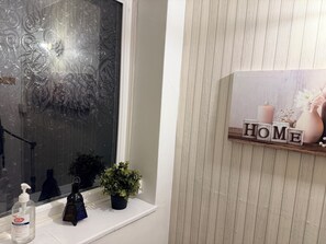 Interior - Two Double Bedroom Maisonette with garden (Farnham)